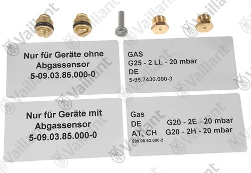 Vaillant Umstellsatz mit zwei Messinganschlüssen und mehreren Informationskarten zu Gasarten und Geräten mit oder ohne Abgassensor.